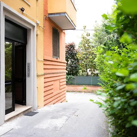 Casa Mazzini 4* ボローニャ